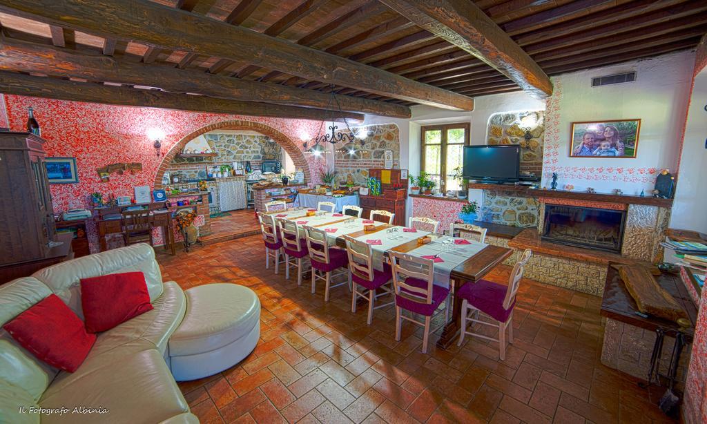 Agriturismo La Valle Degli Ulivi Semproniano Bagian luar foto